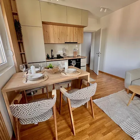 Sunrise Apartment *